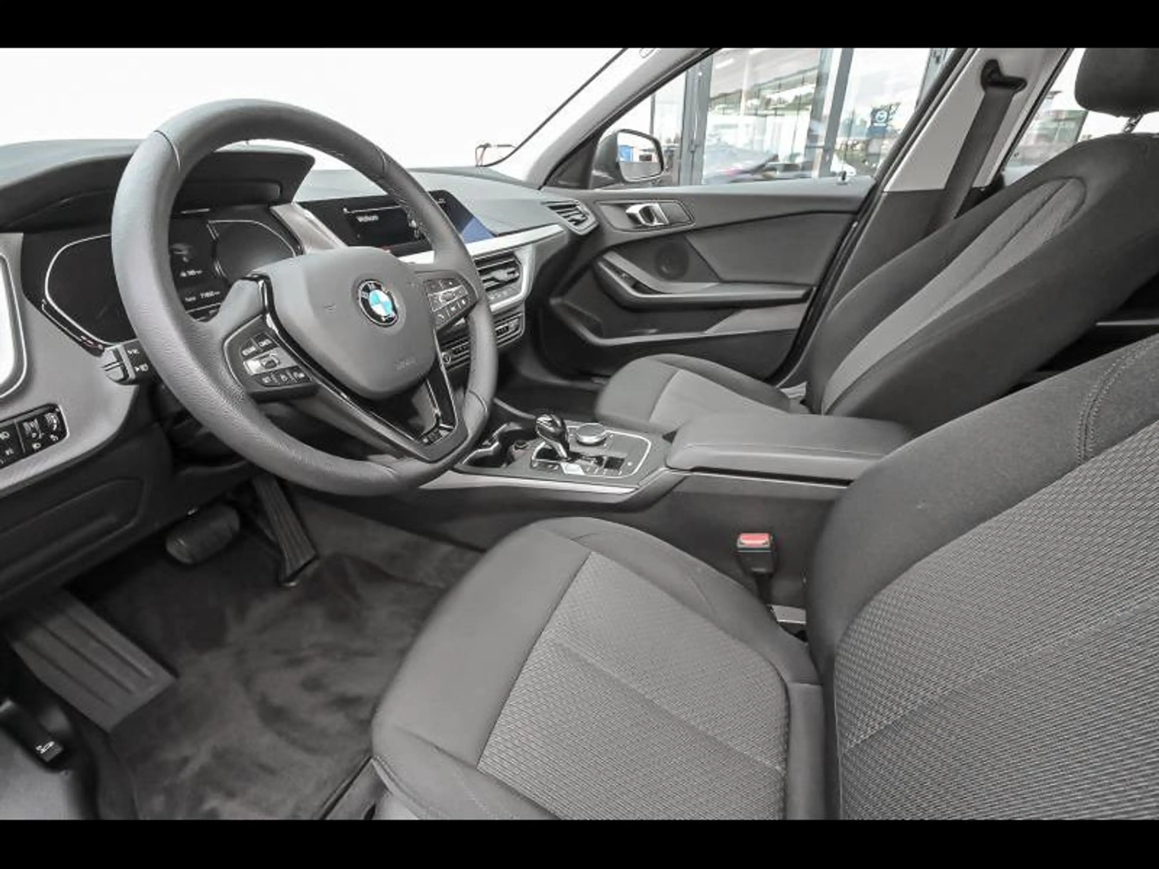 BMW 118 Hatch — photo 5