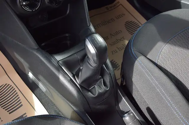 Peugeot 208 view 10