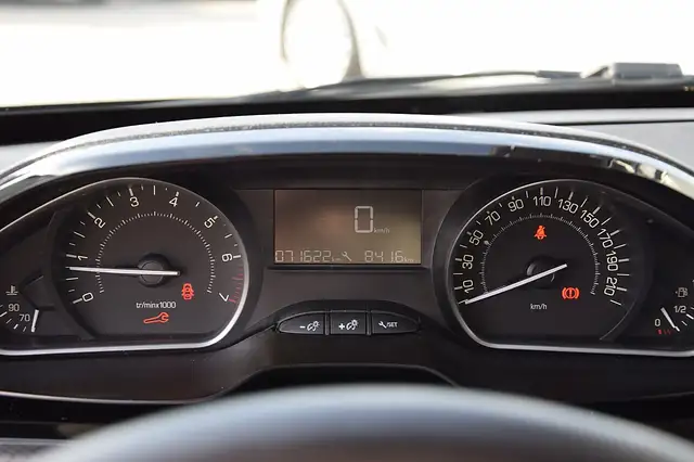Peugeot 208 view 8