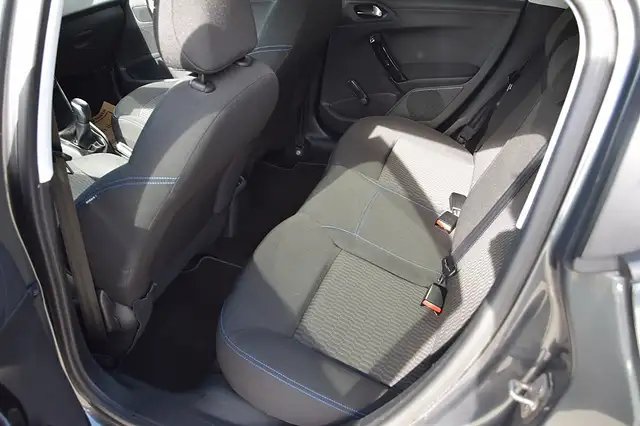Peugeot 208 view 13