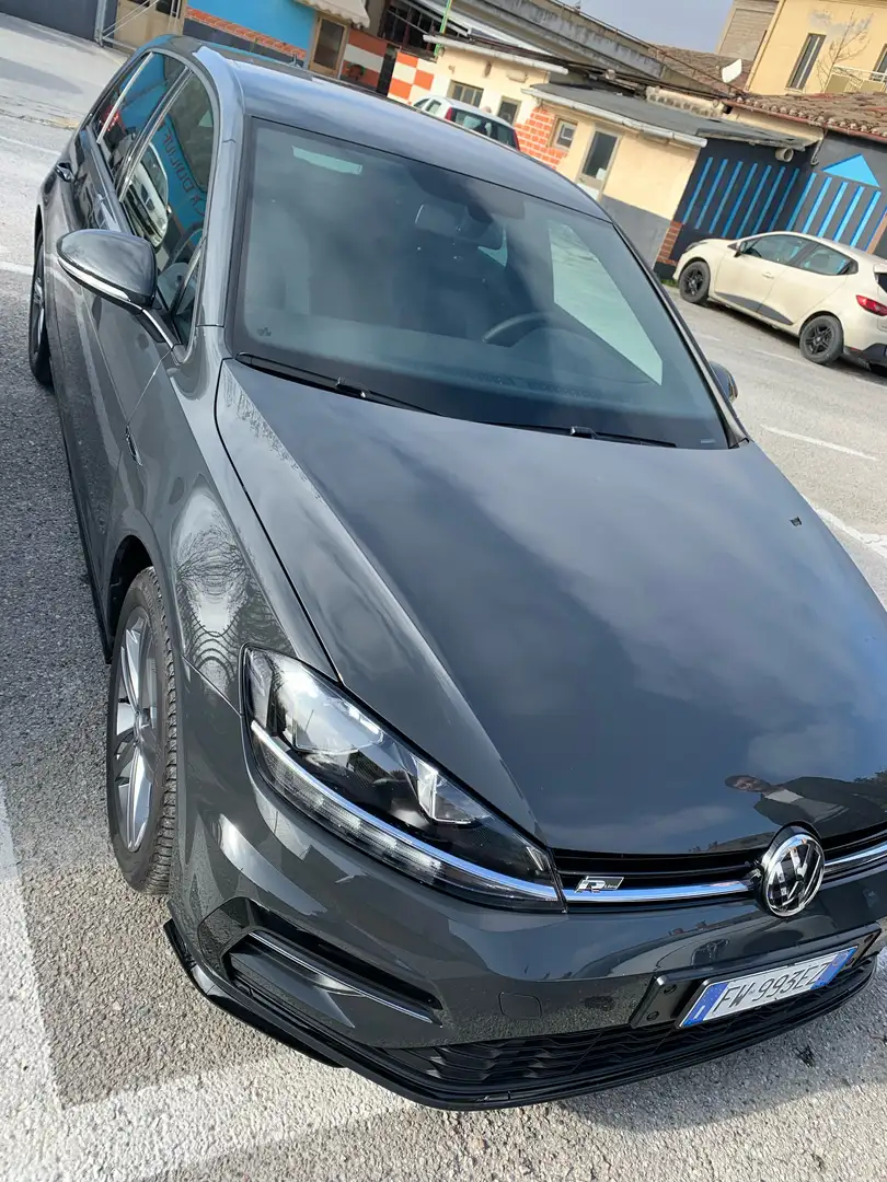 Volkswagen Golf R - 1
