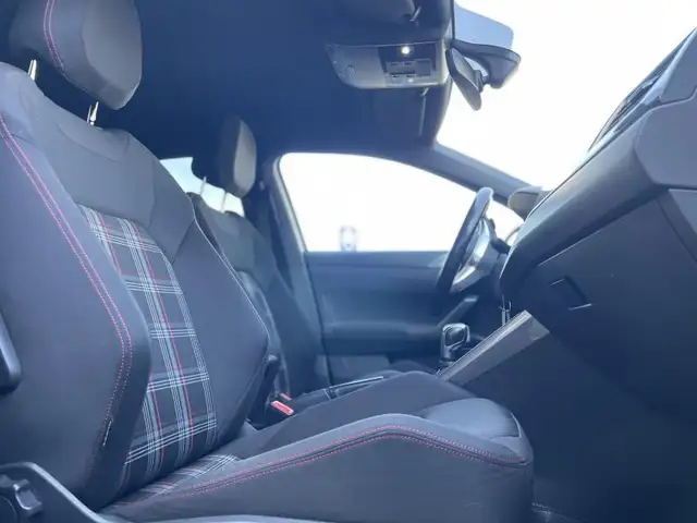 Volkswagen Polo view 4