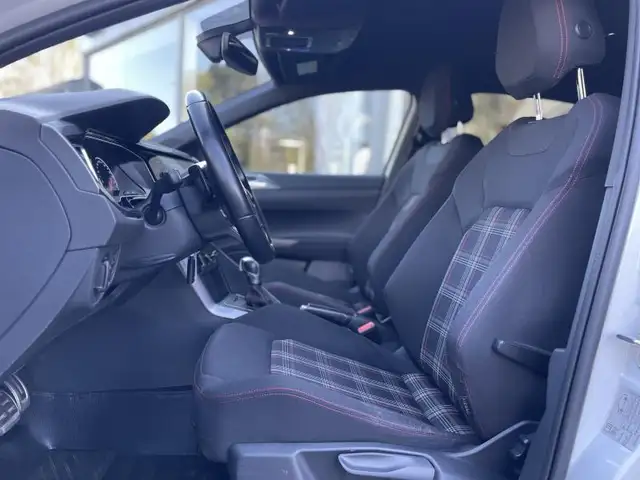 Volkswagen Polo view 8