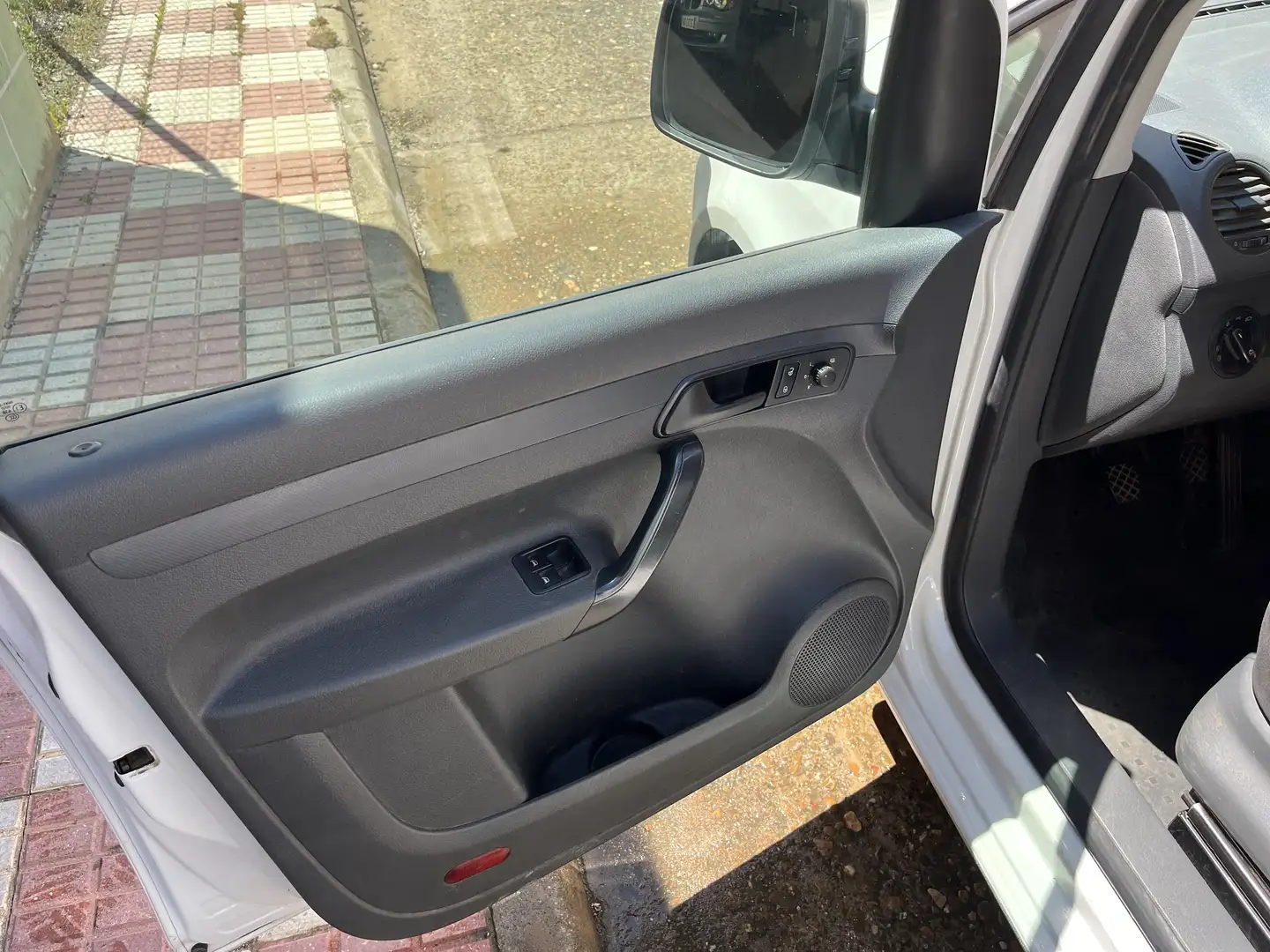 Volkswagen Caddy Furgón PRO 2.0TDI 4M sin pta. Blanco - 1