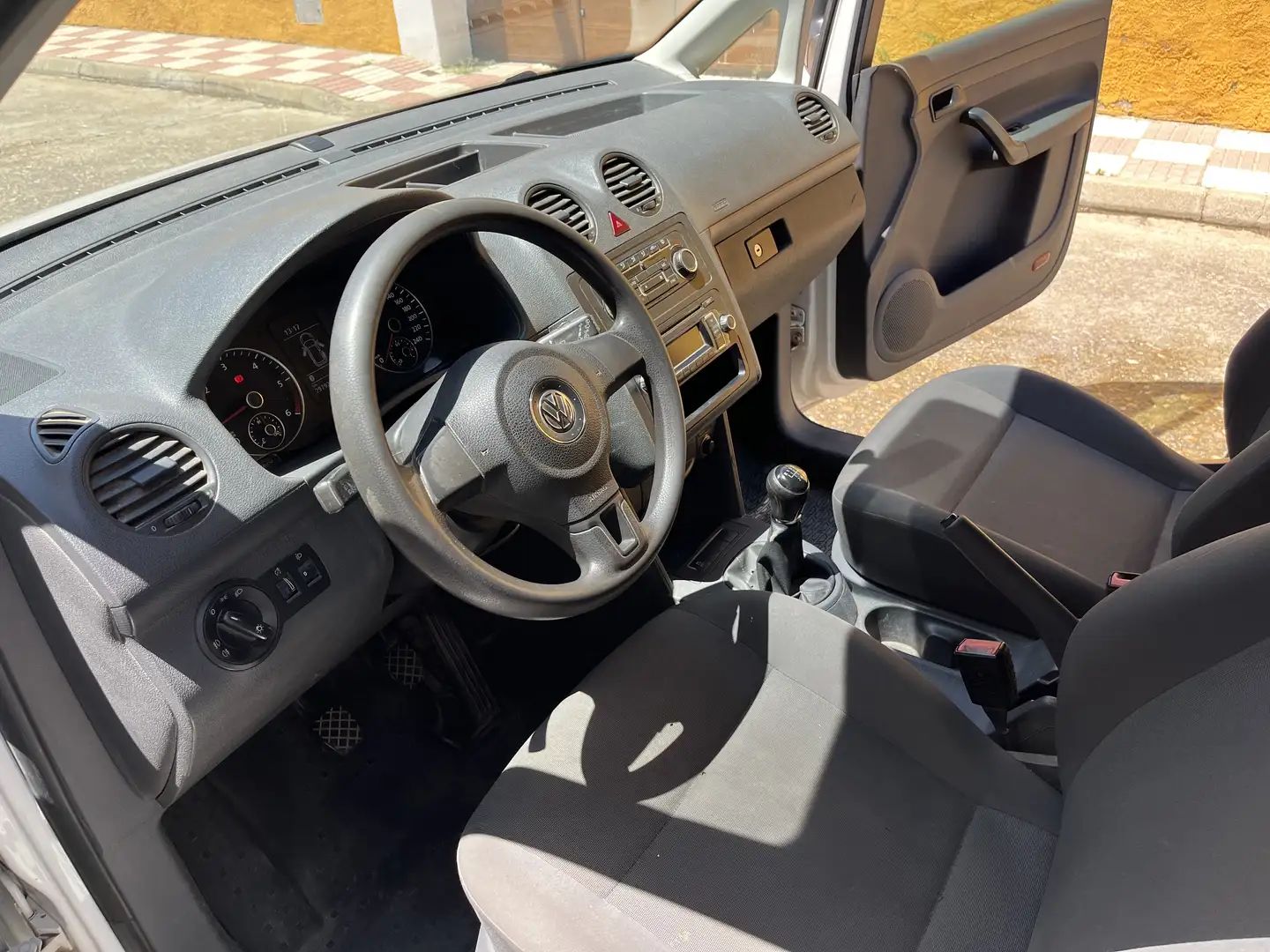 Volkswagen Caddy Furgón PRO 2.0TDI 4M sin pta. Blanco - 2