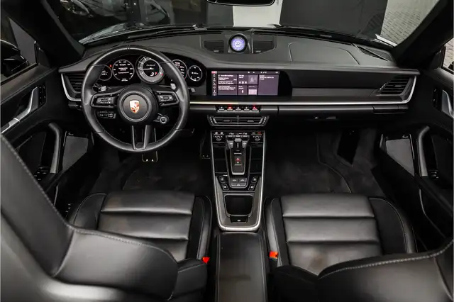 Porsche 992 view 11