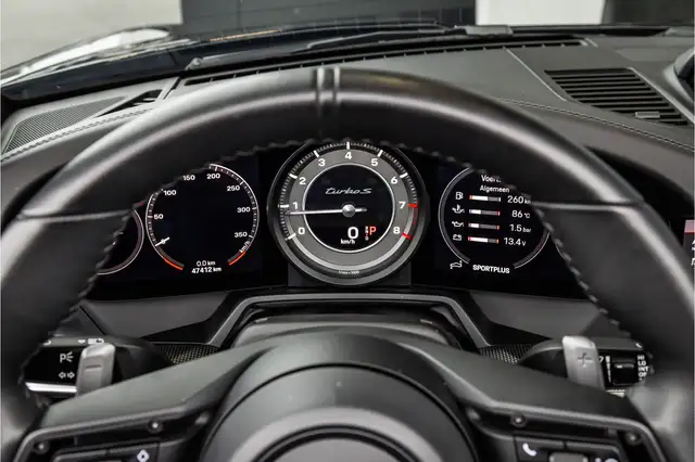 Porsche 992 view 15