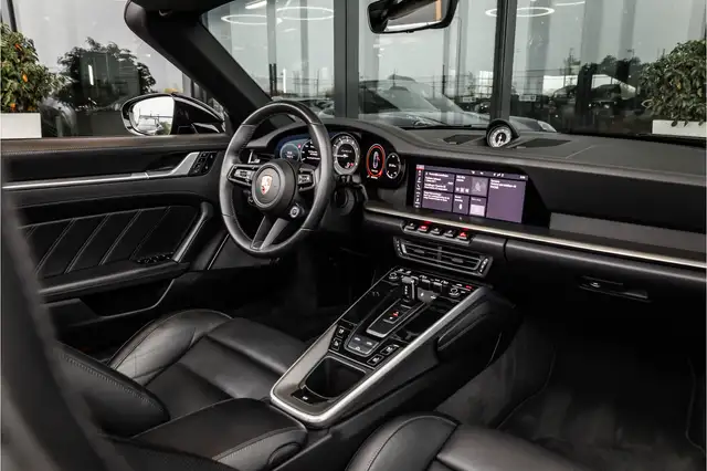 Porsche 992 view 13