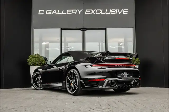 Porsche 992 view 7