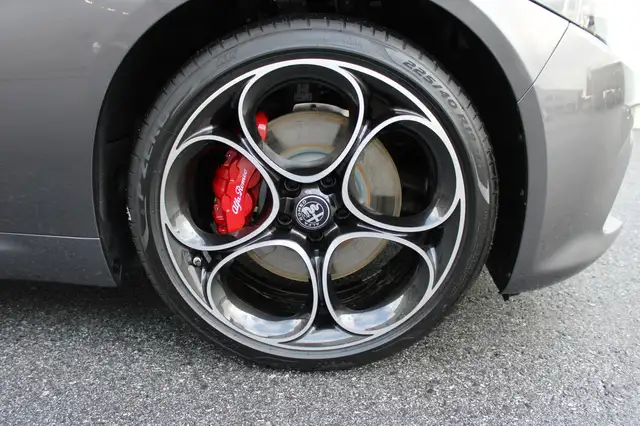 Alfa Romeo Giulia Giulia Veloce 2.2 Jtdm 210PS Ansicht 4