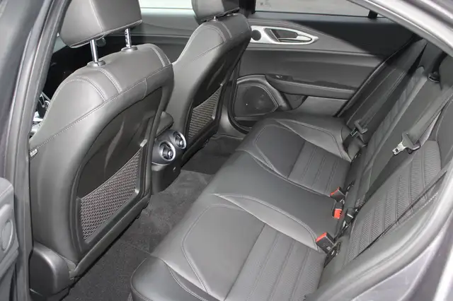 Alfa Romeo Giulia Giulia Veloce 2.2 Jtdm 210PS Ansicht 6