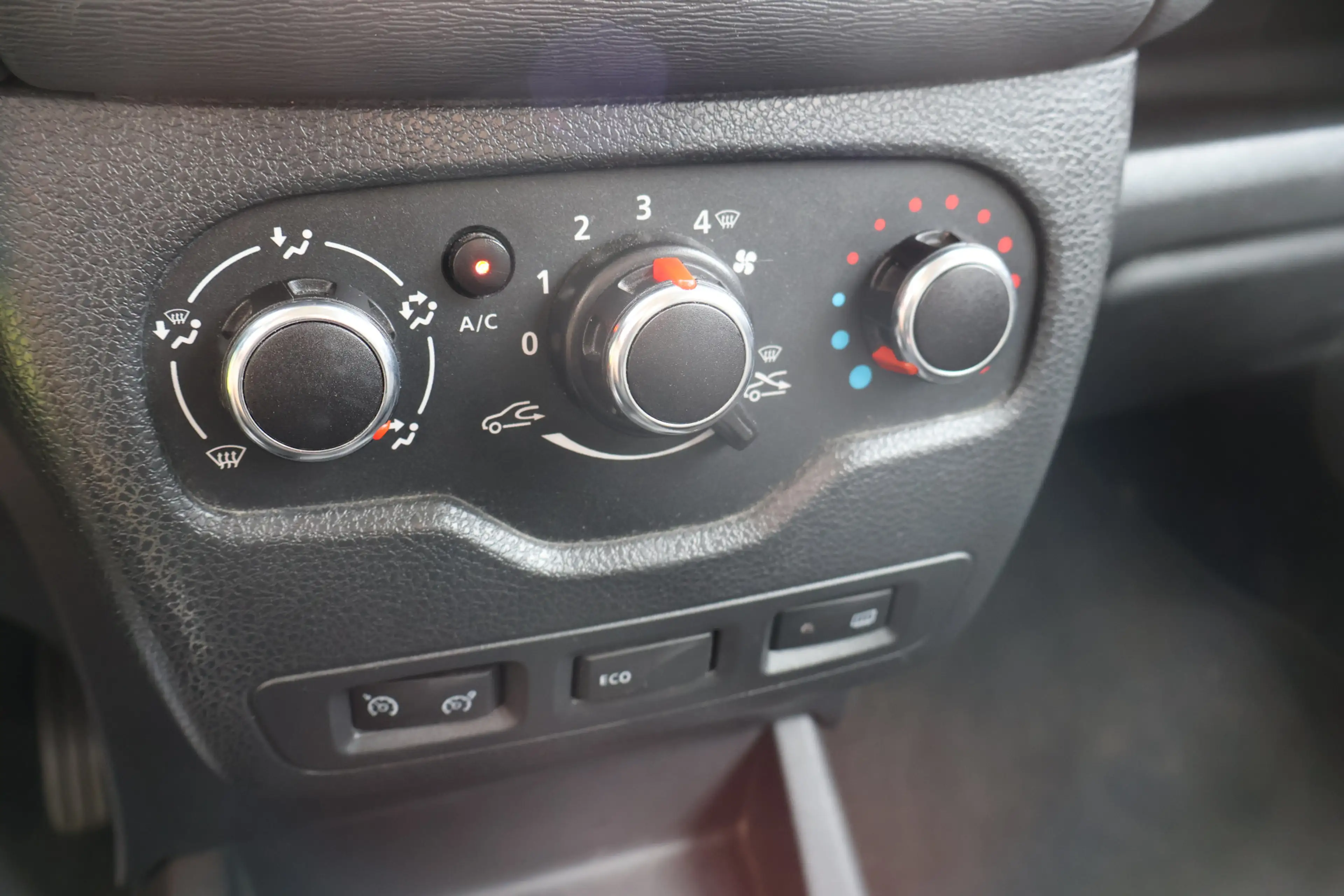 Dacia Lodgy 1.3 TCe Lauréate — photo 9