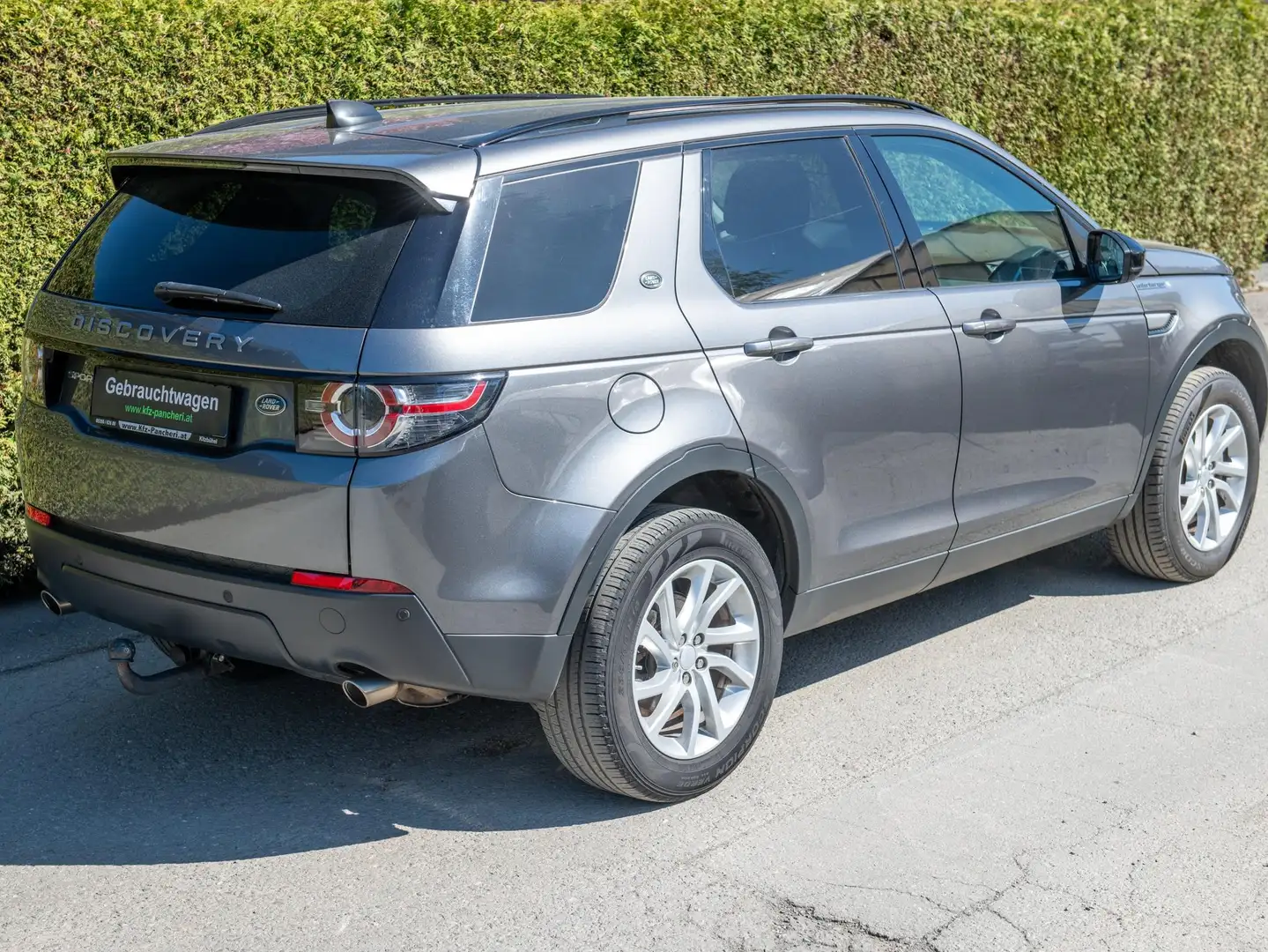 Land Rover Discovery Sport Pure 4x4 mit AHK Grau - 2