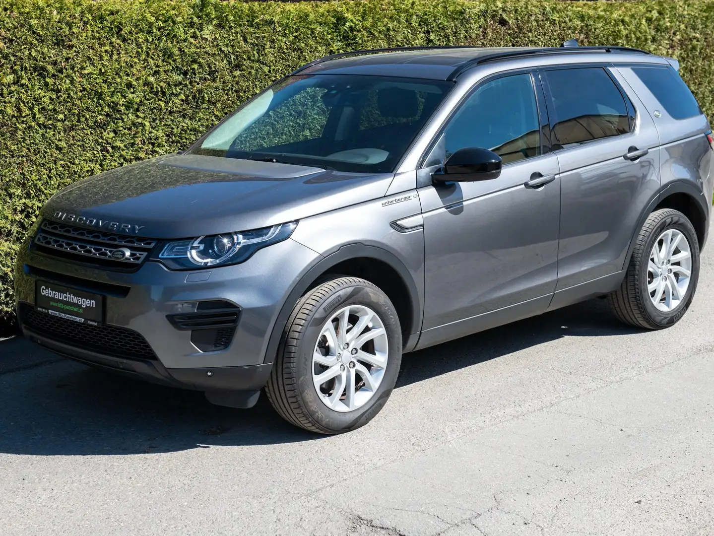 Land Rover Discovery Sport Pure 4x4 mit AHK Grau - 1