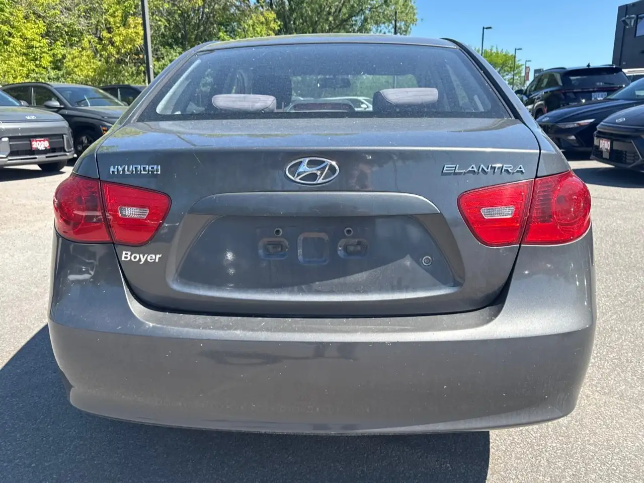 Hyundai ELANTRA photo Hyundai ELANTRA
