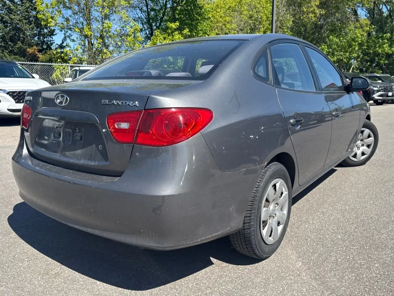 Hyundai ELANTRA photo Hyundai ELANTRA