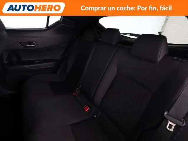 Toyota C-HR view 15
