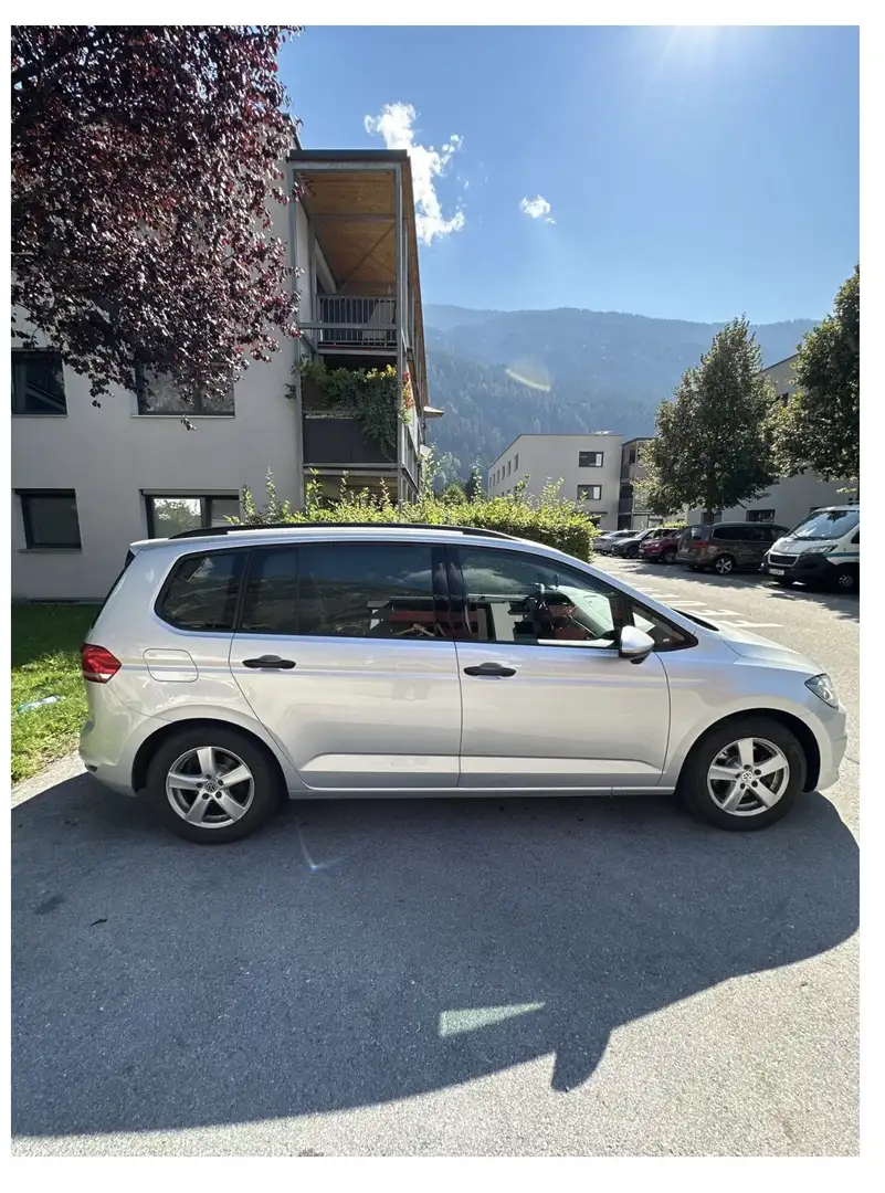 Volkswagen Touran Trendline 1,6 SCR TDI Grau - 2