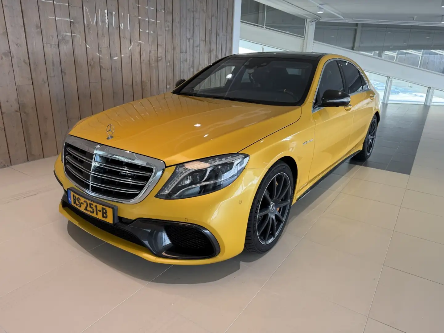 Mercedes-Benz S 65 AMG Lang Amarillo - 1