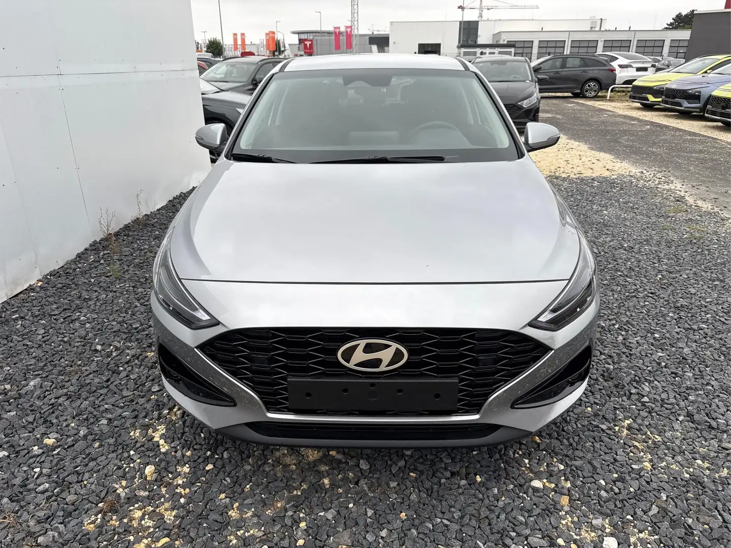 Hyundai i30 STYLE EDITION SHZ NAVI ALU LED RFK PDC 1.5 MPI ... Silber - 2