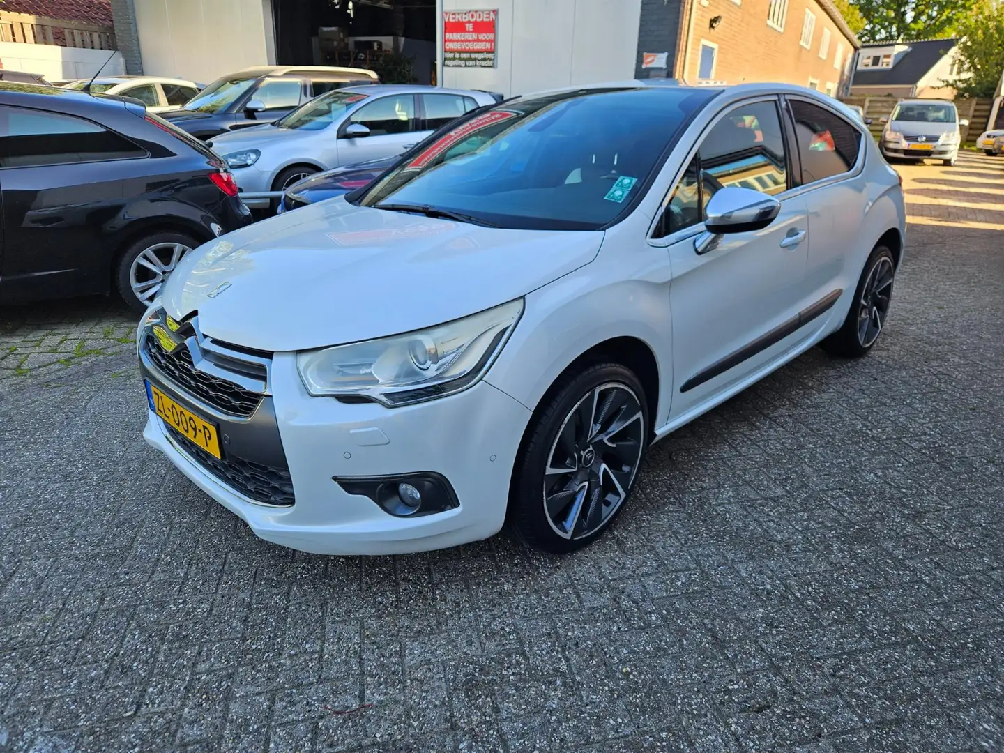 Citroen DS4 1.6 THP Sport Chic 200pk /Clima /Leder /Navi / Xen Wit - 2