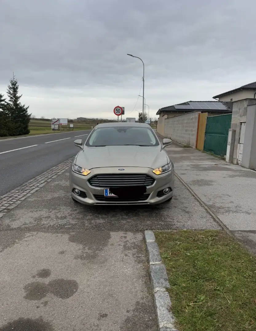 Ford Mondeo Traveller Titanium 2,0 TDCi Grau - 1