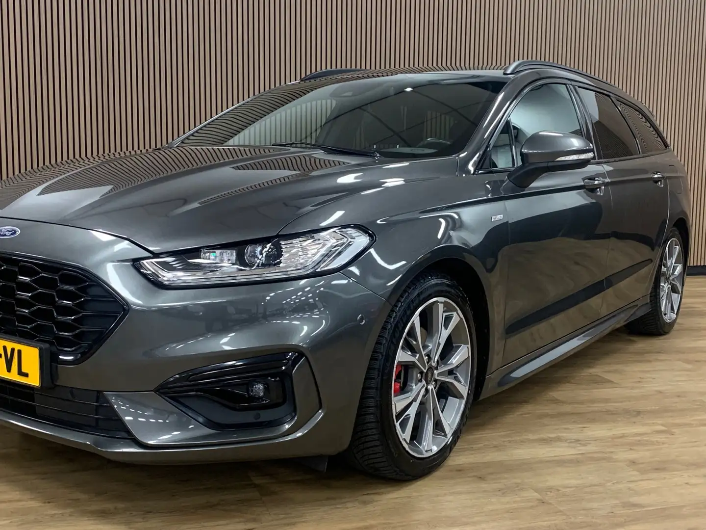Ford Mondeo Wagon 2.0 IVCT HEV ST-Line|Automaat|Full Options| Grijs - 2