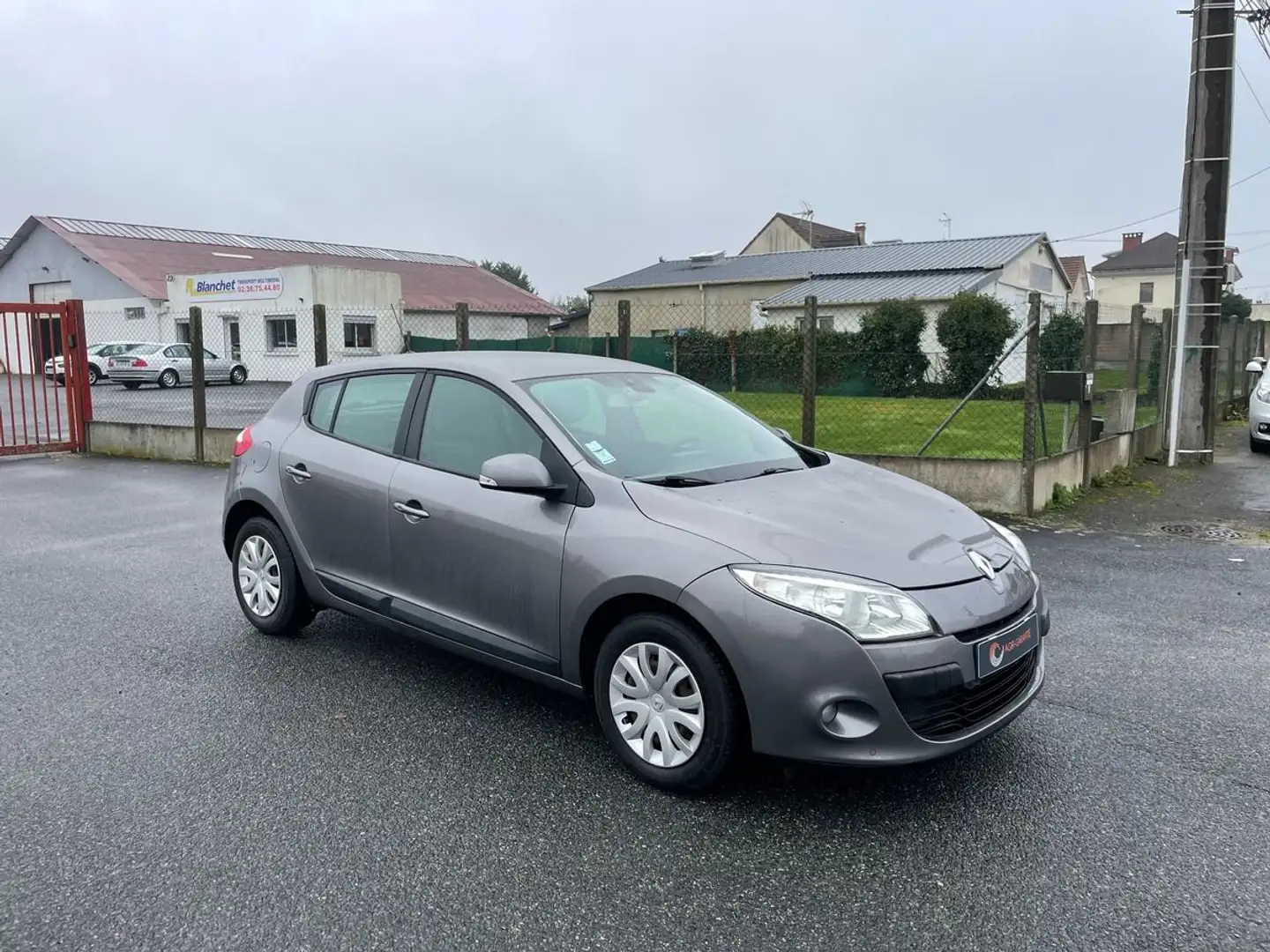Renault Megane iii 1.5 dci 90 cv garantie 12 mois Gris - 2
