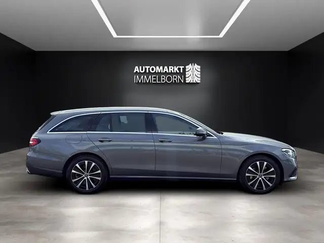 Mercedes-Benz E-Class view 7