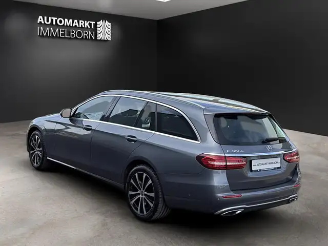 Mercedes-Benz E-Class view 5