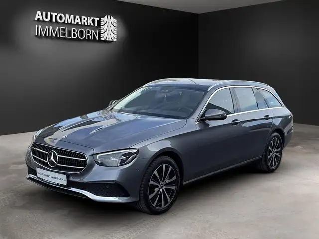 Mercedes-Benz E-Class view 4