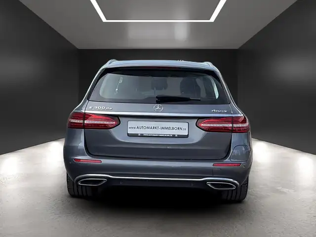 Mercedes-Benz E-Class view 9