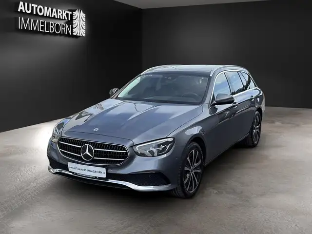 Mercedes-Benz E-Class view 3