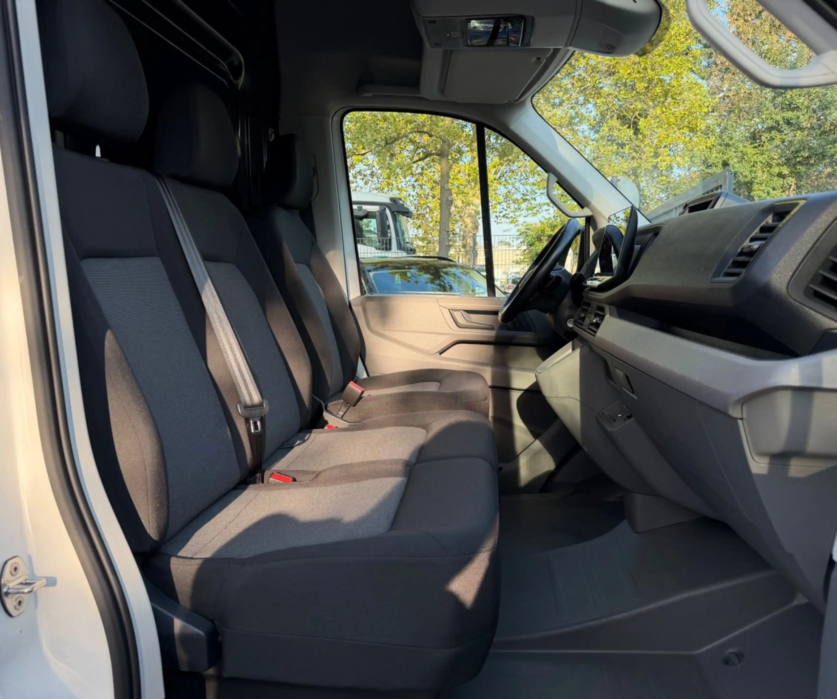 Volkswagen Crafter Kasten 35 lang Hochdach FWD — photo 9