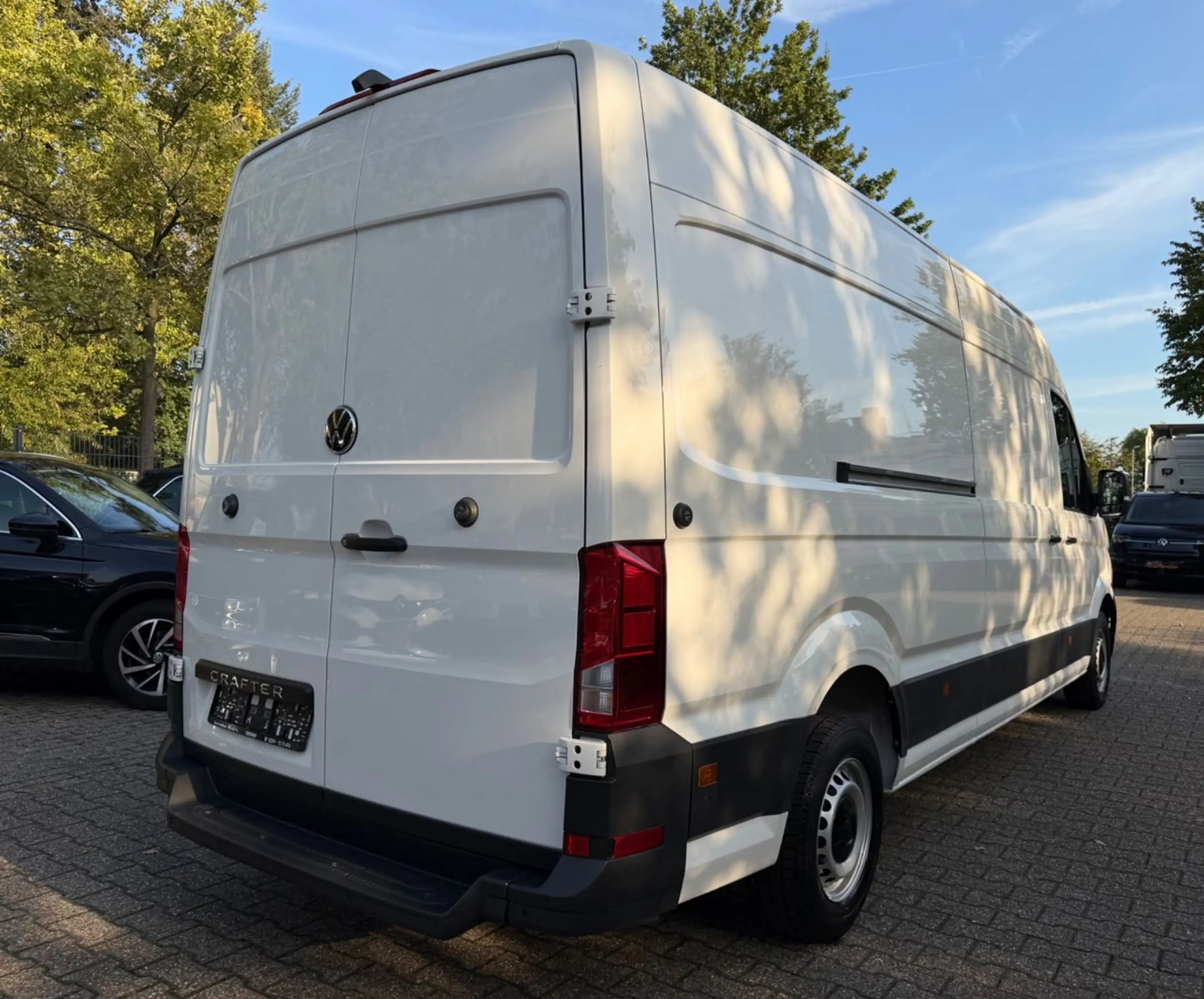 Volkswagen Crafter Kasten 35 lang Hochdach FWD — photo 4