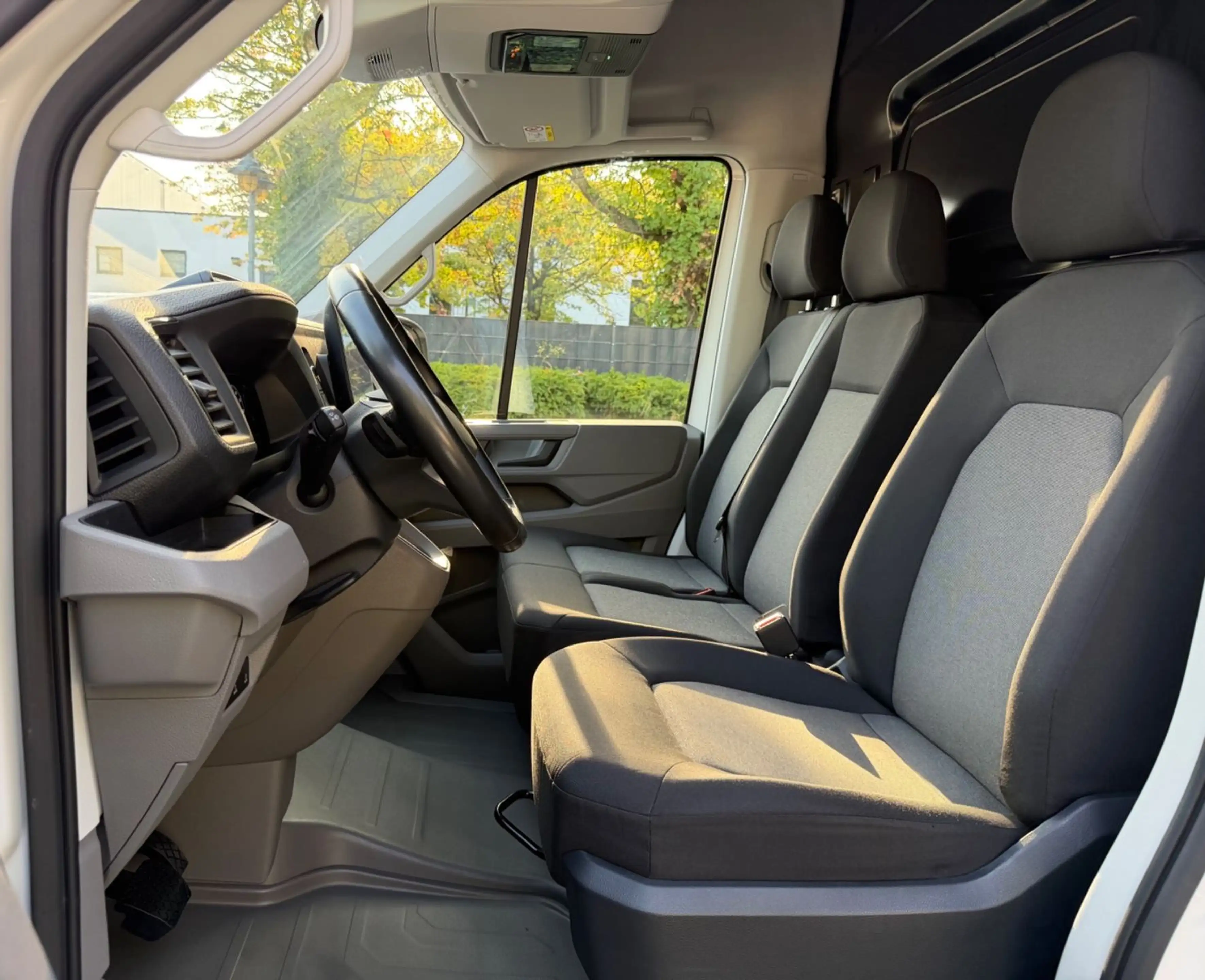Volkswagen Crafter Kasten 35 lang Hochdach FWD — photo 6