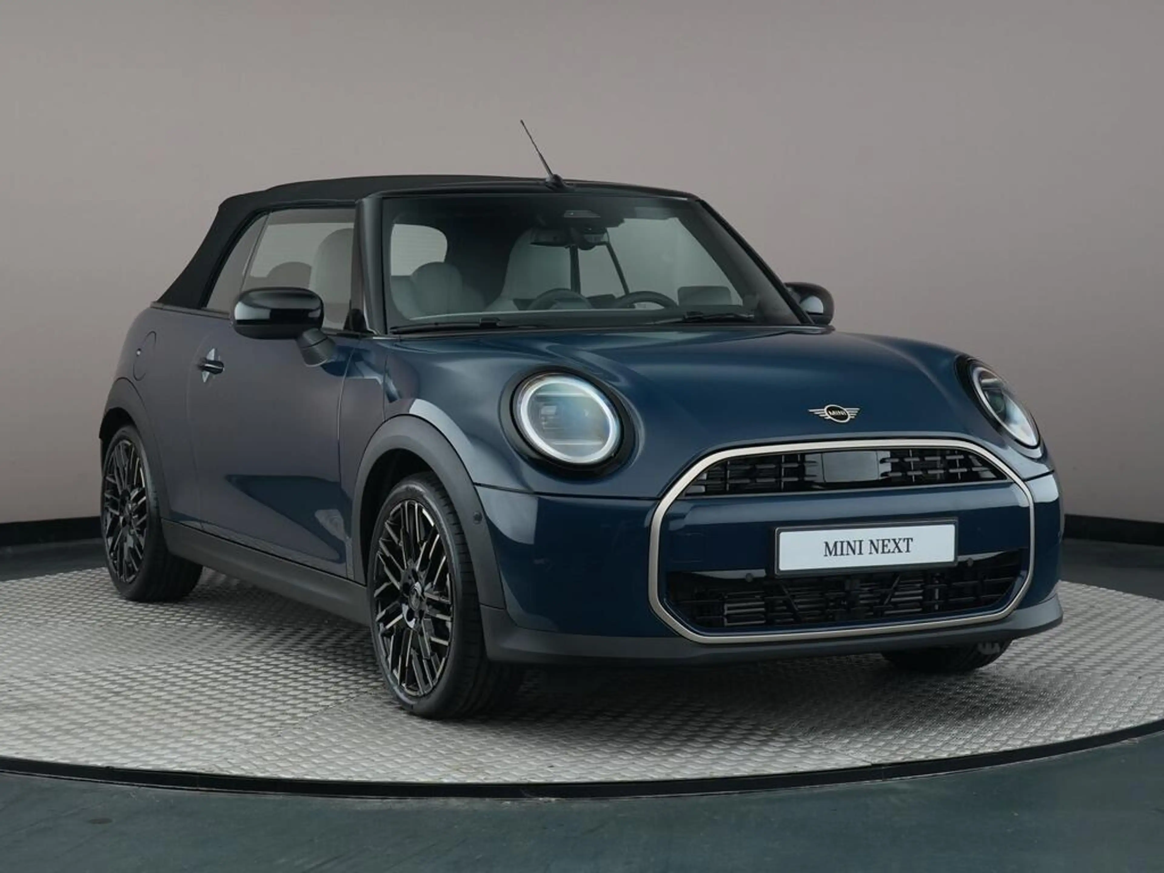 MINI Cooper C Cabrio 2.0 Favoured M — photo 3