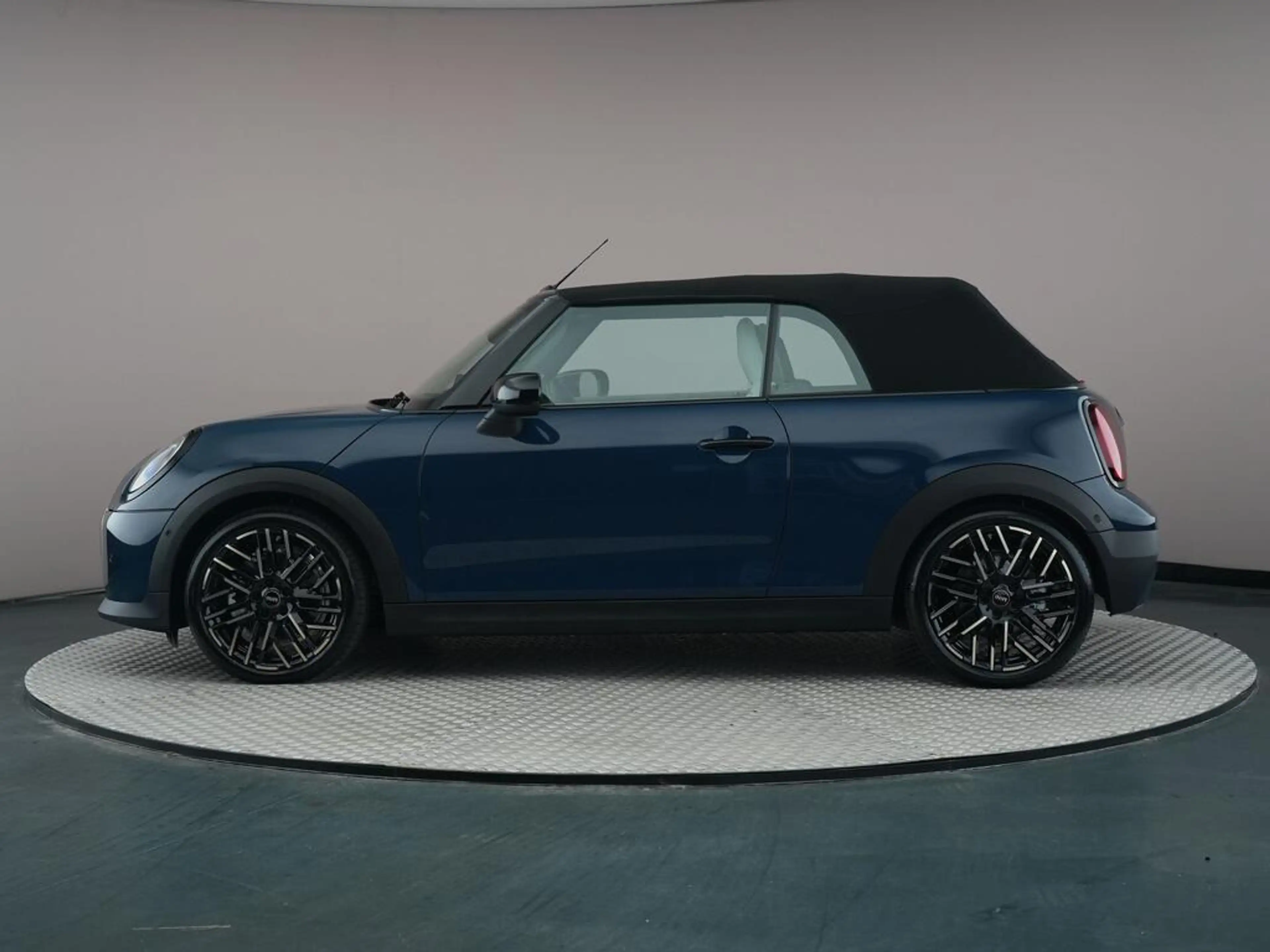 MINI Cooper C Cabrio 2.0 Favoured M — photo 8