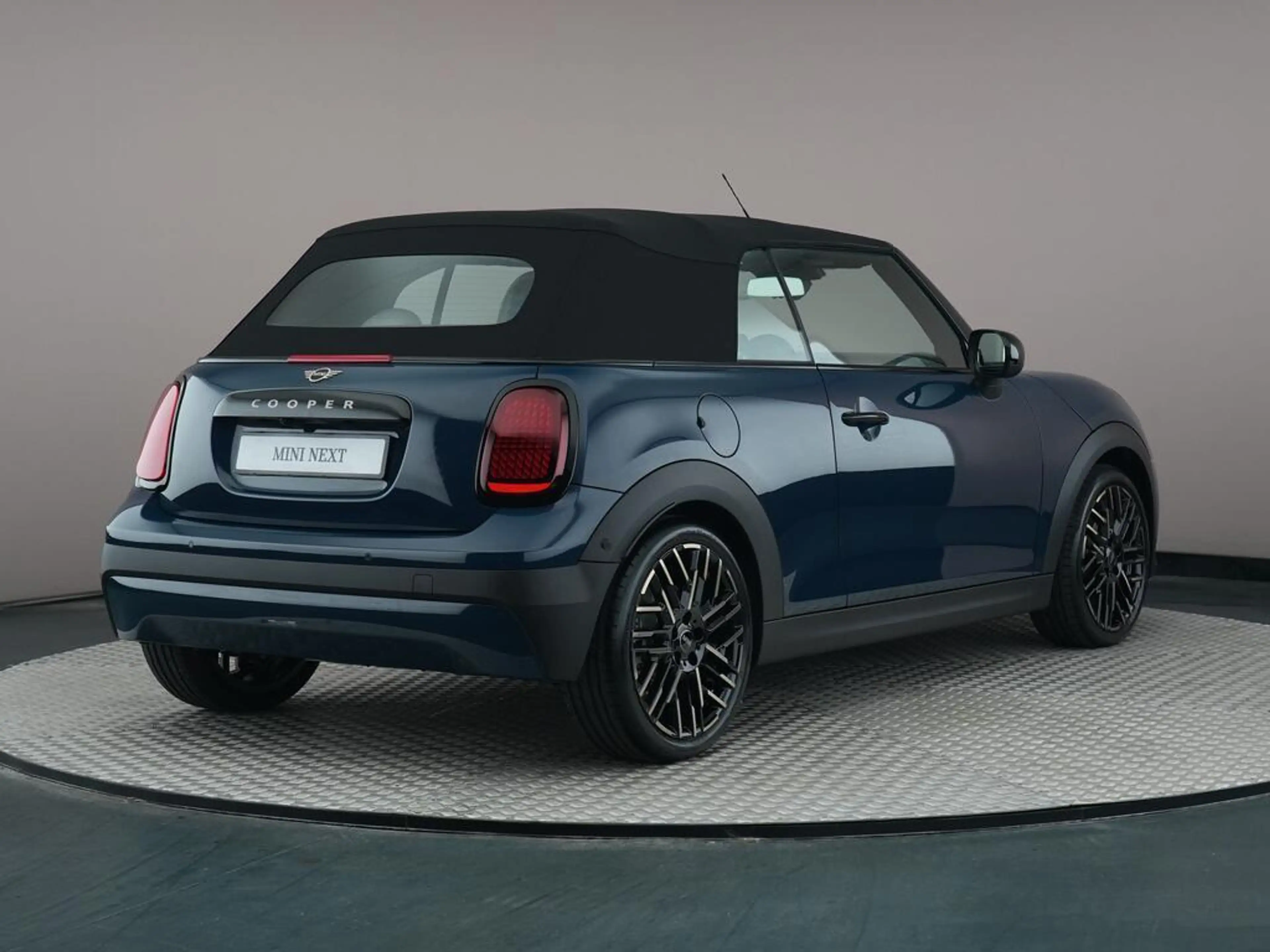 MINI Cooper C Cabrio 2.0 Favoured M — photo 10
