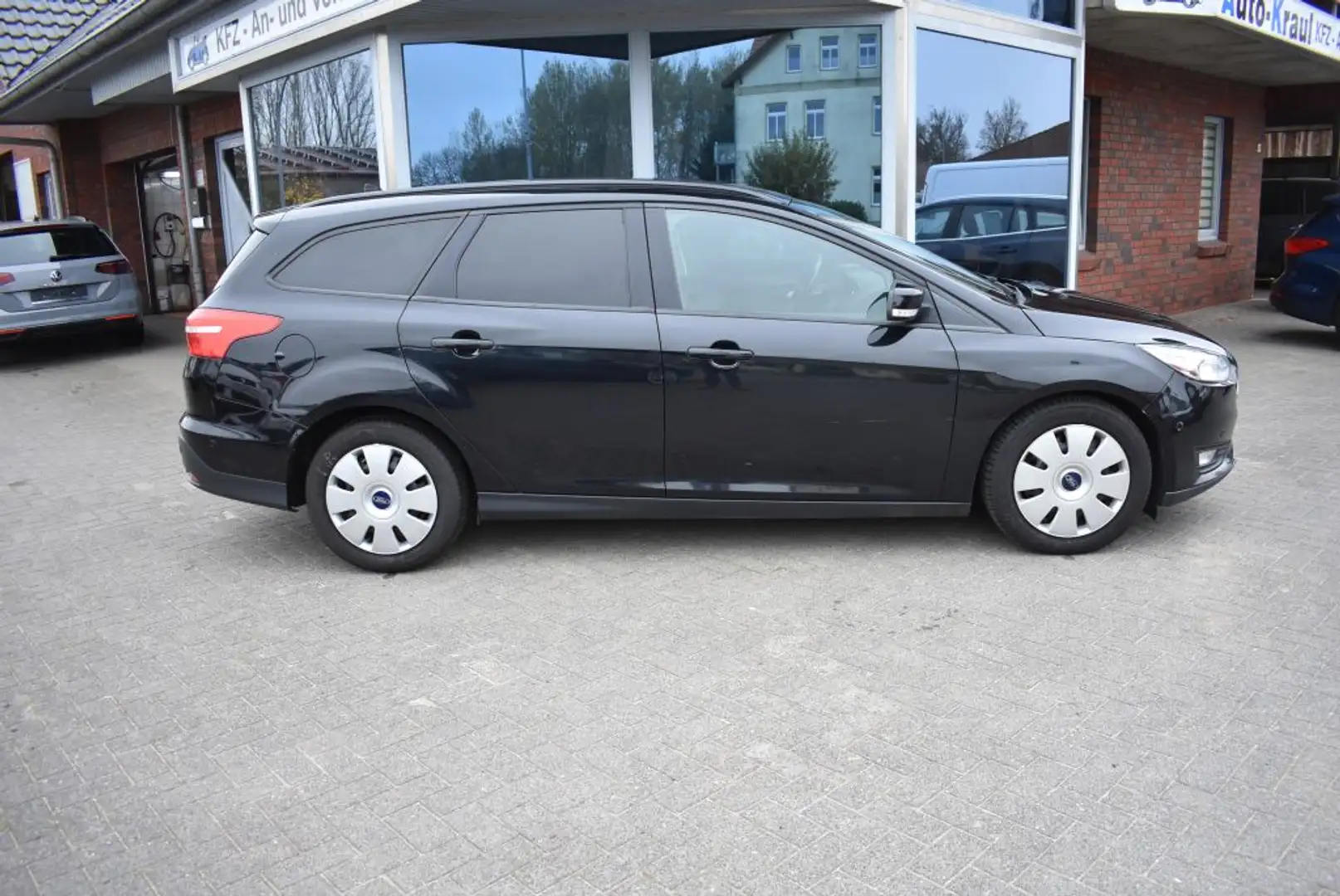 Ford Focus Turnier 2.0 TDCi Business Navi Alu Sitzheizung Tem Noir - 2