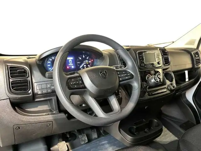 Peugeot Boxer view 13