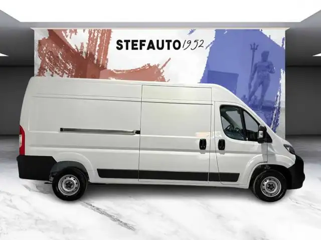 Peugeot Boxer view 2