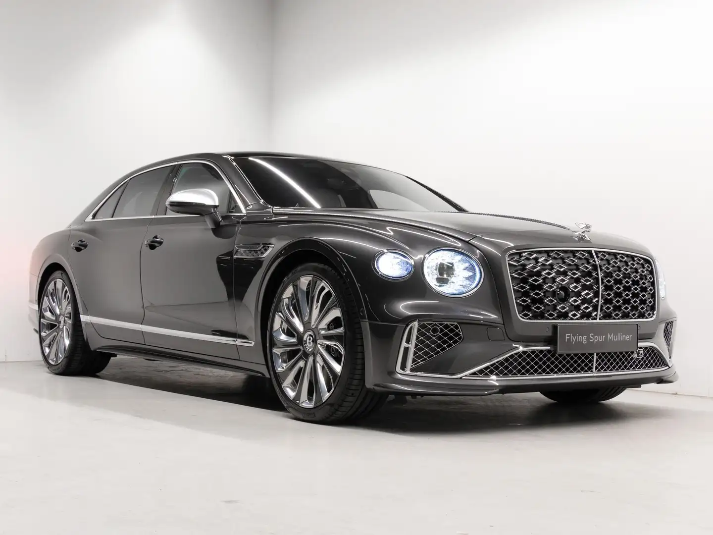 Bentley Flying Spur 4.0 V8 Hybrid Mulliner NAIM | BESPOKE INTERIOR | P Šedá - 2