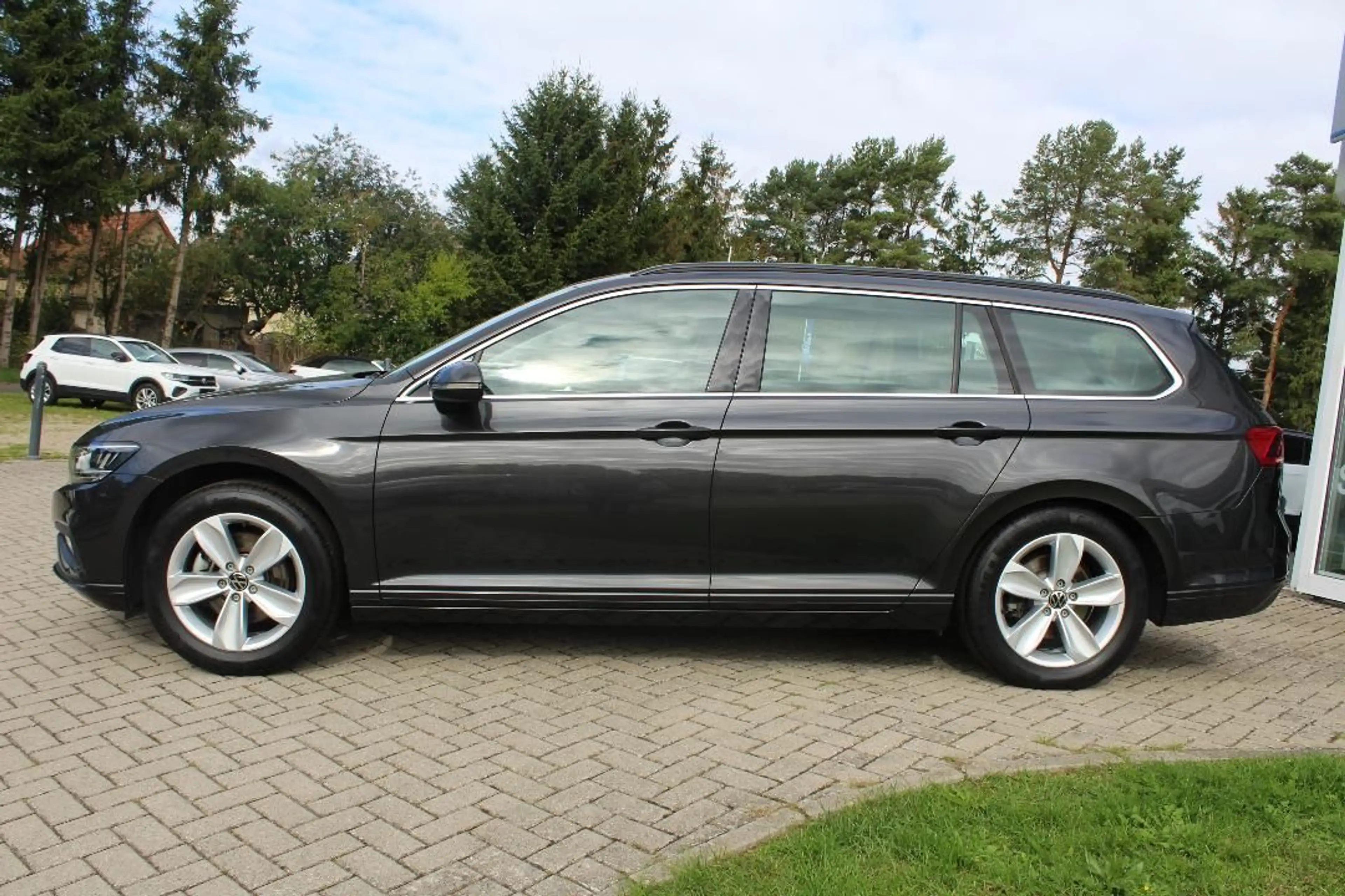 Volkswagen Passat Variant TDI 4x4 DSG LED Rfk Travel WiRä — photo 2