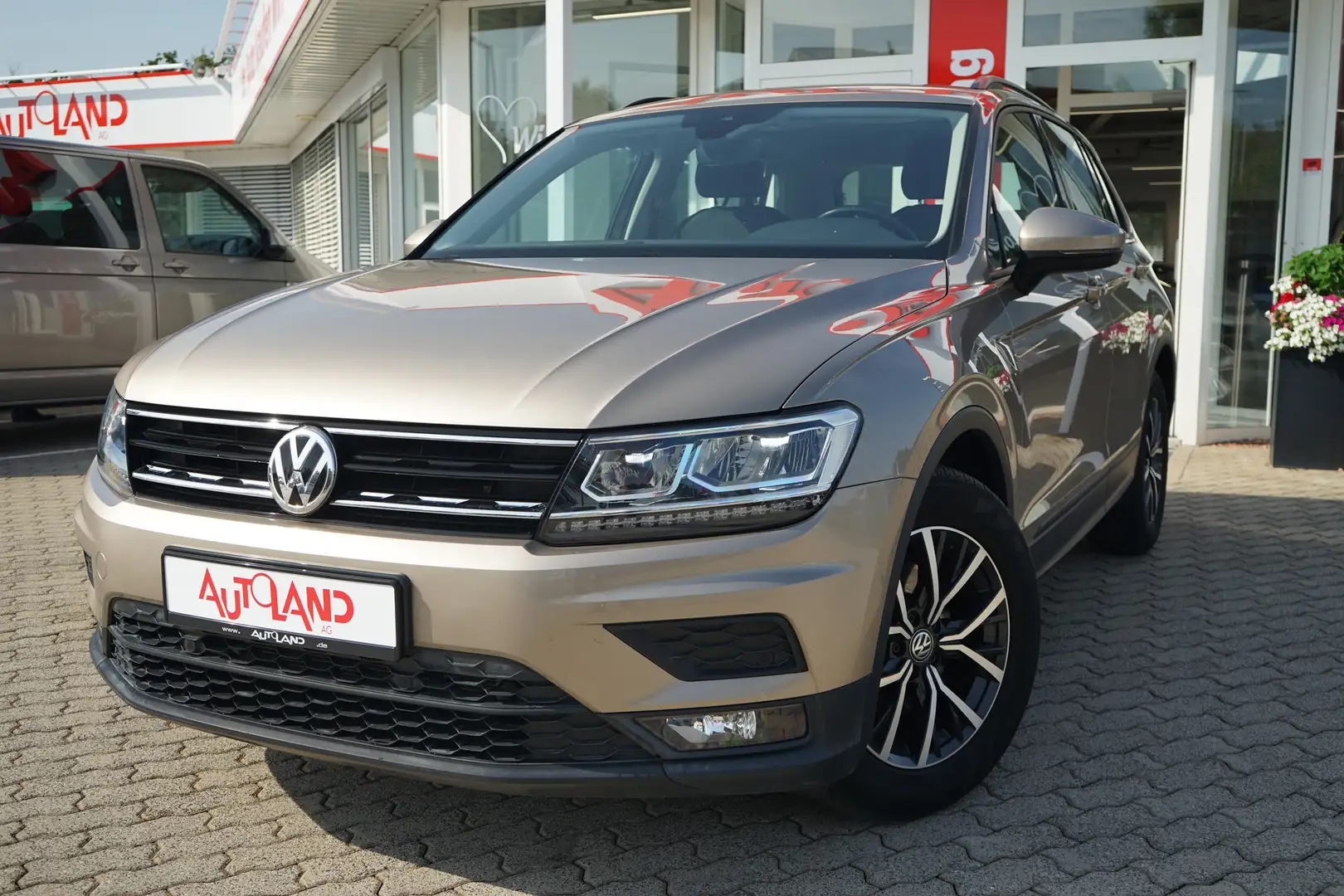 Volkswagen Tiguan 1.4 TSI LED Navi AHK Spurhalte Beige - 2