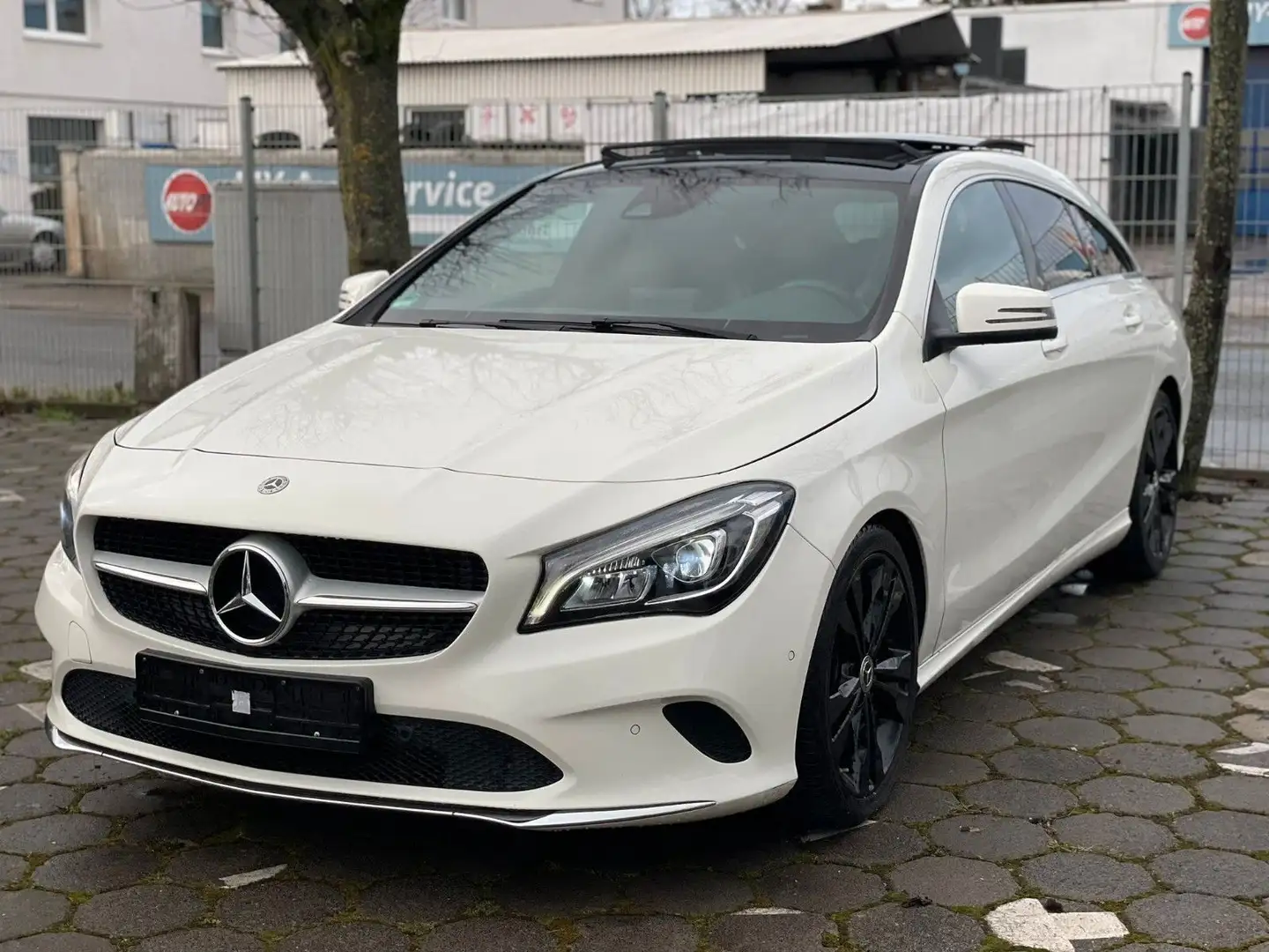 Mercedes-Benz Sonstige CLA SB Automatik Pano Leder Xenon Weiß - 1