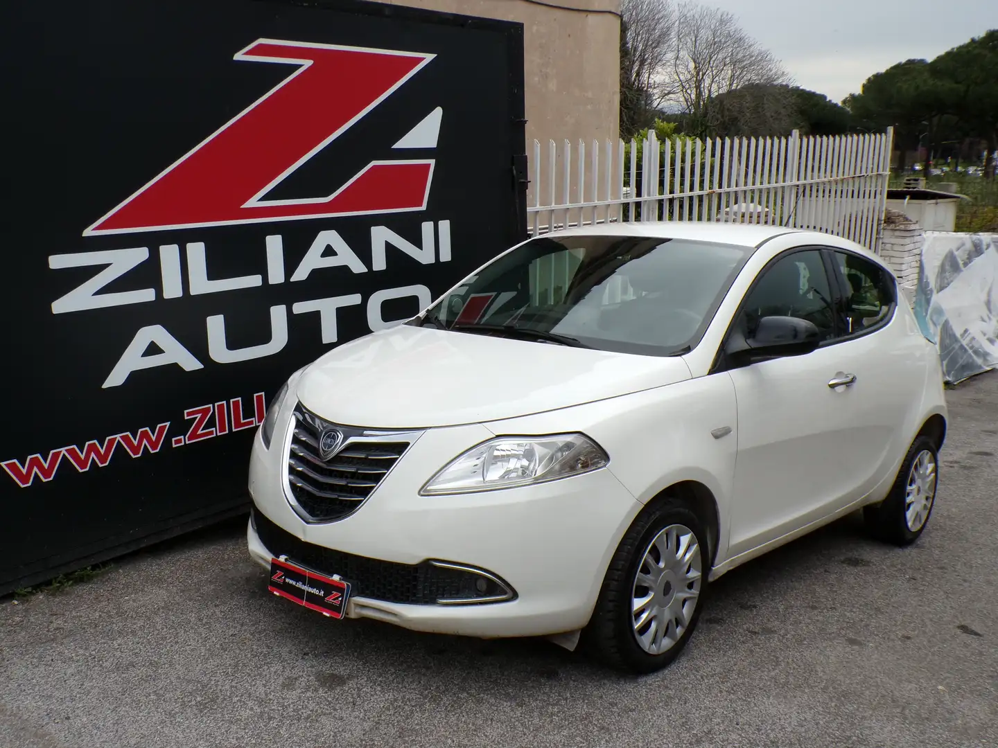 Lancia Ypsilon 1.3 mjt ..QUALSIASI PROVA.. Bianco - 1