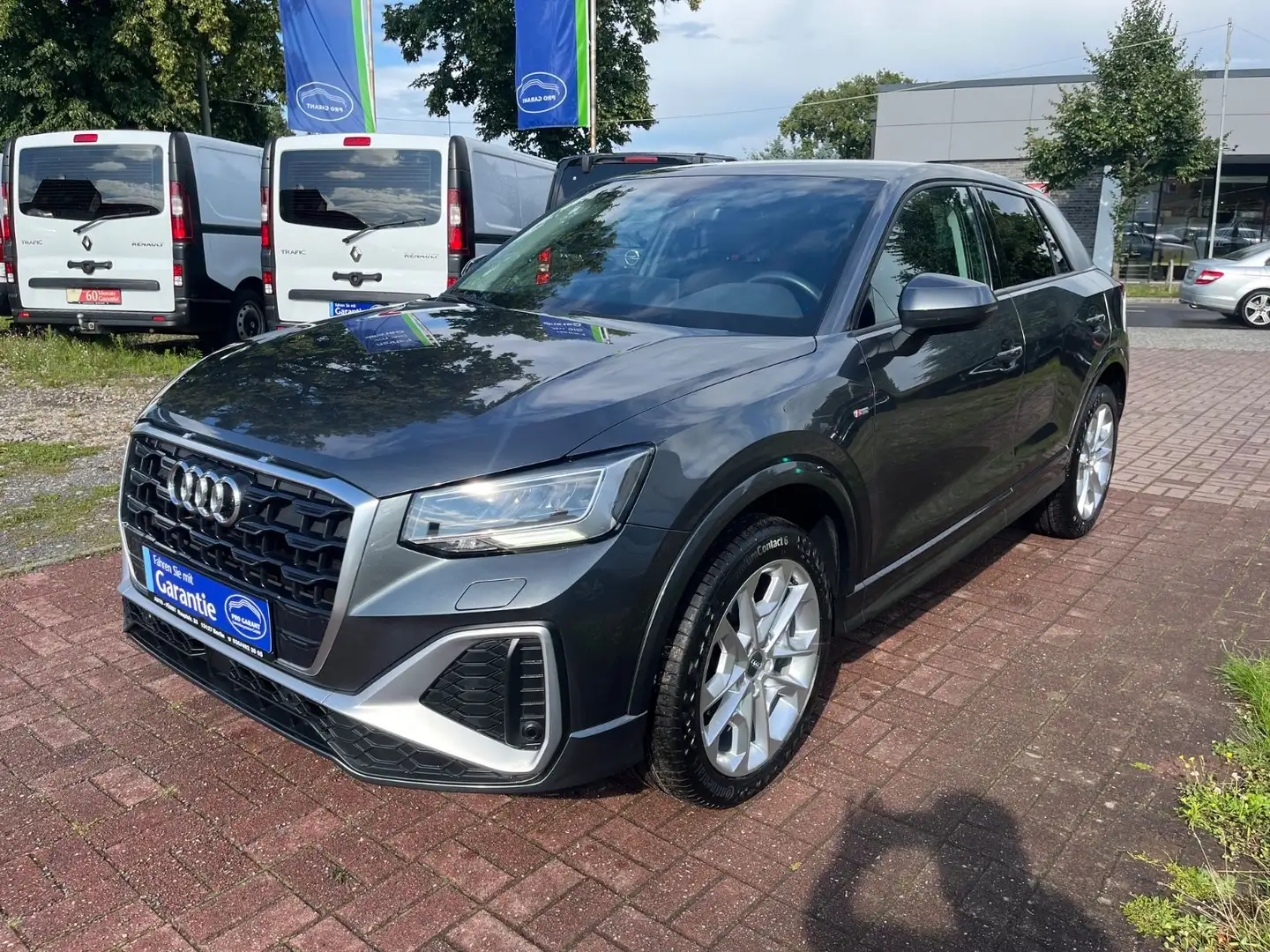 Audi Q2 35 TFSI S line+AUTOM+KLIMAAUTOM+TEMP.+++ Grau - 1