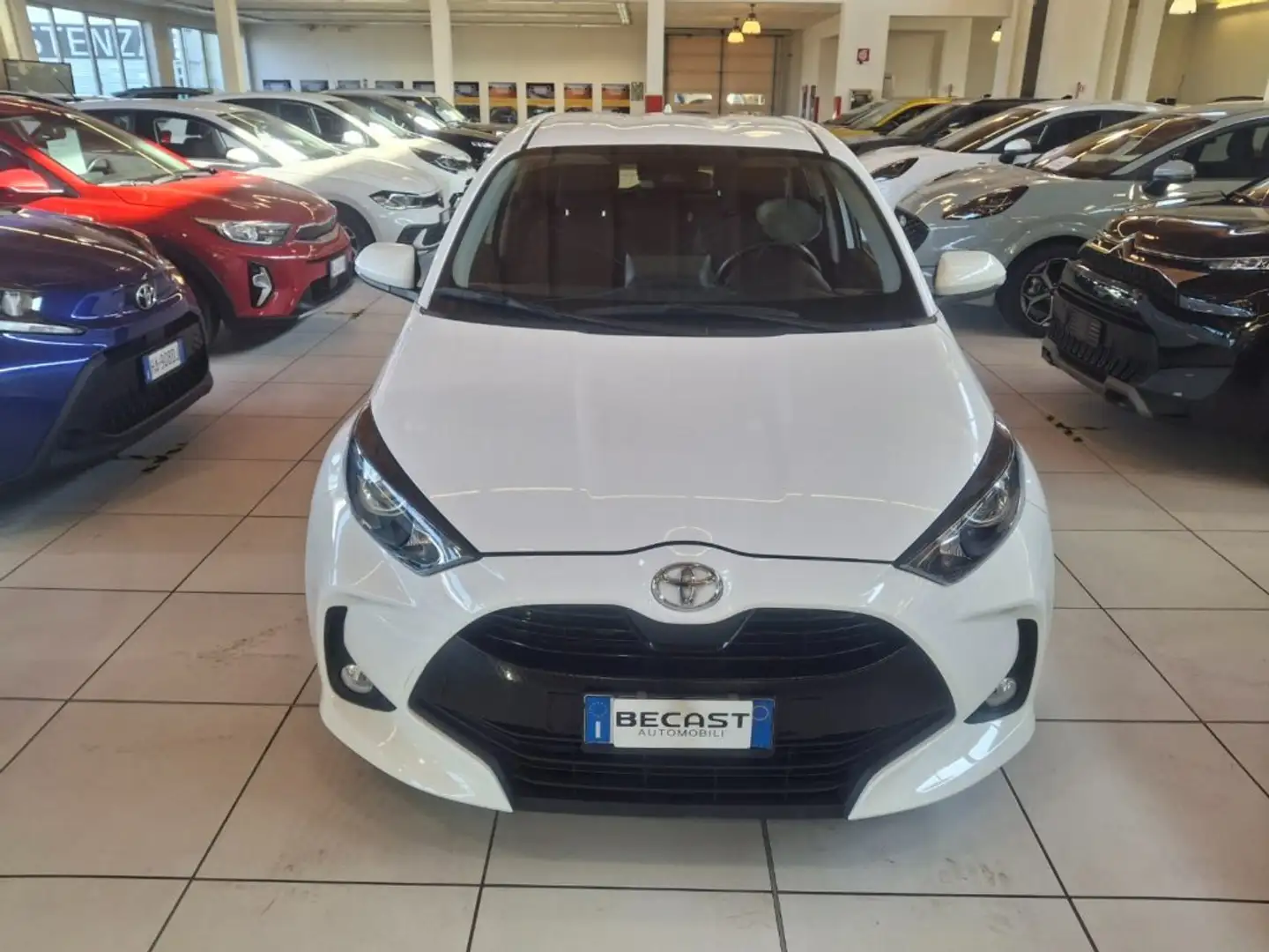Toyota Yaris 1.0 5 porte Active - PROMO K73 Wit - 2