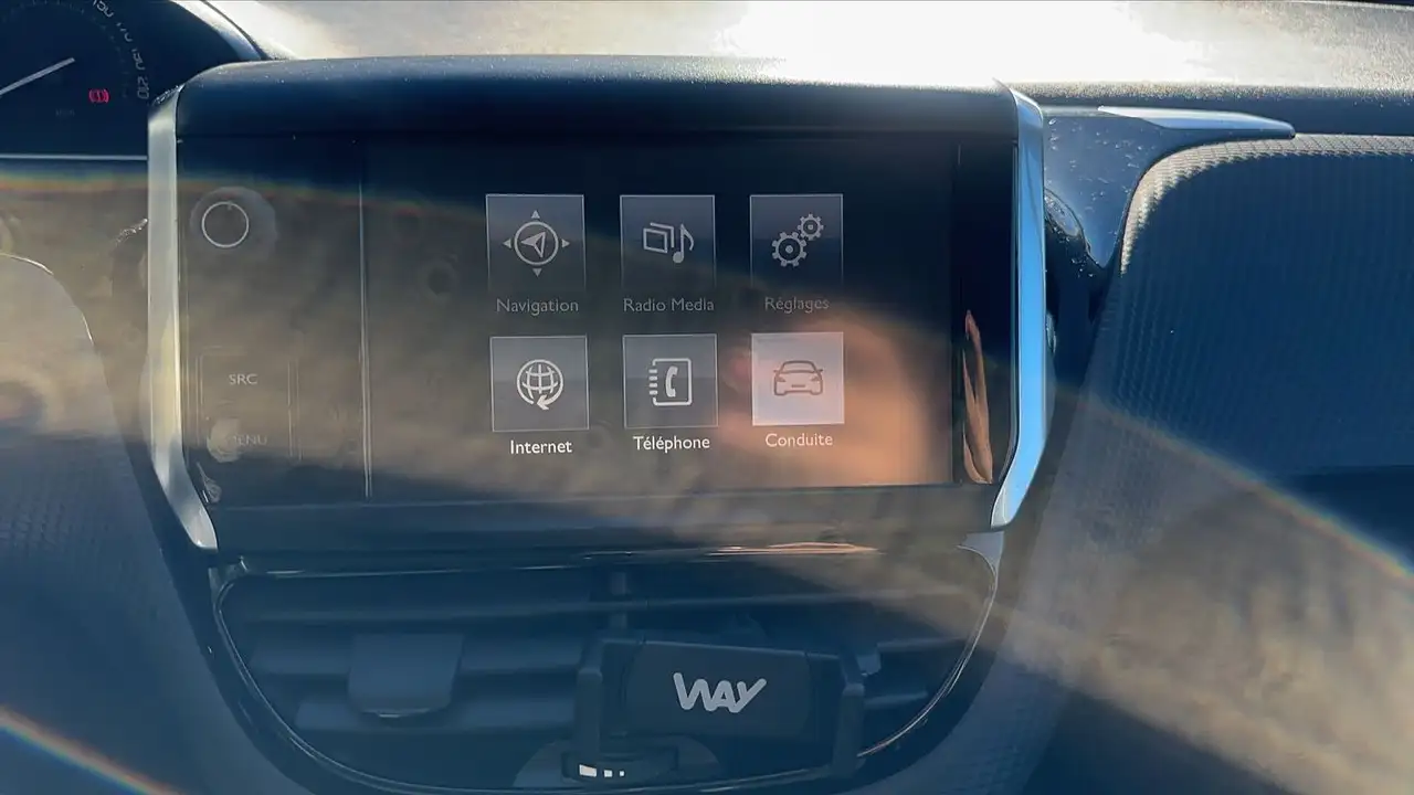 Peugeot 208 208 — photo 24